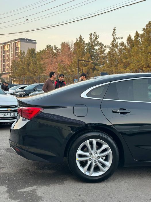 MALIBU srochna sotiladi