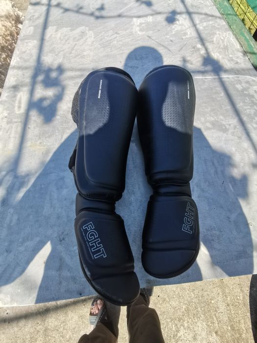 Protecții tibie și picior