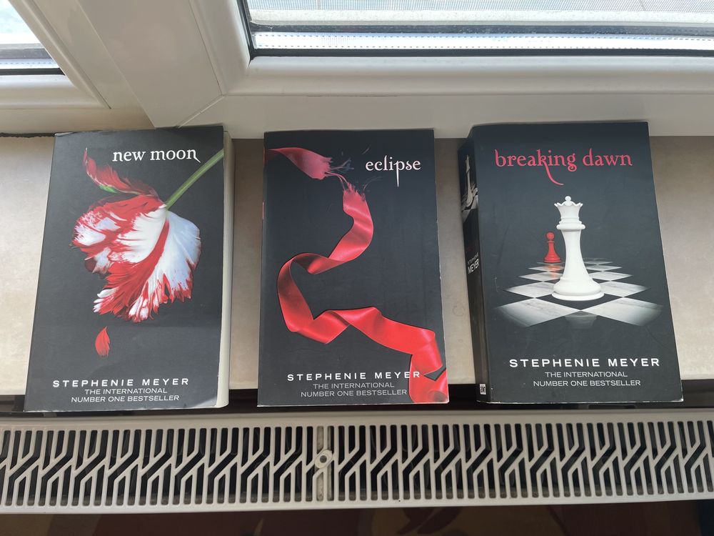 Stephenie Meyer - new moon, eclipse & breaking dawn