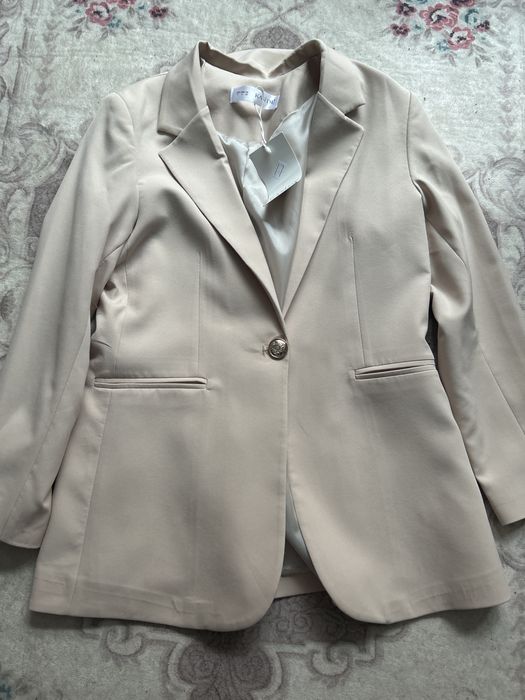 Бежево дамско сако