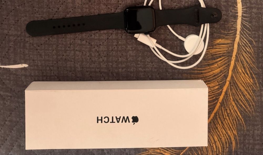 Продам часы apple