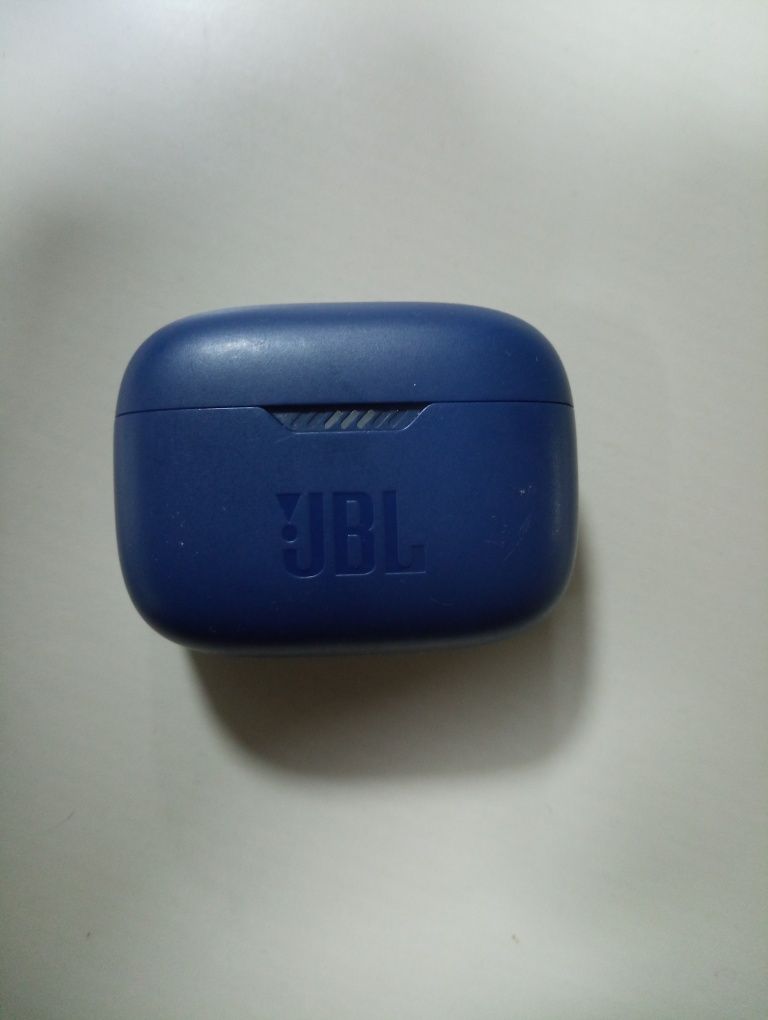 Наушники JBL бомбовые, звукоизоляция бомбовая , состояние отличное !!!