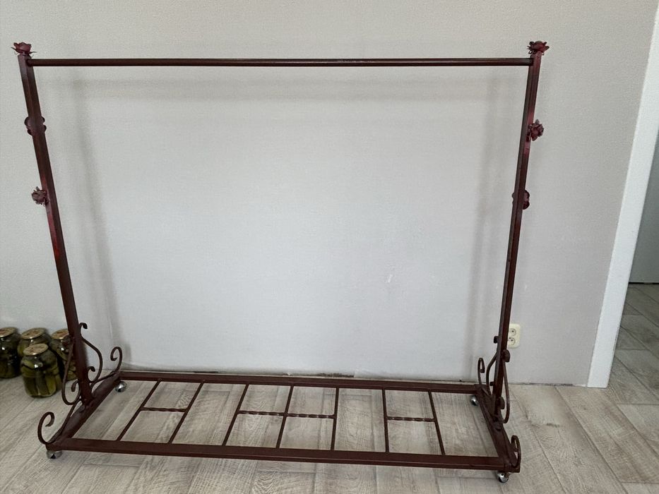 Продается вешалка.