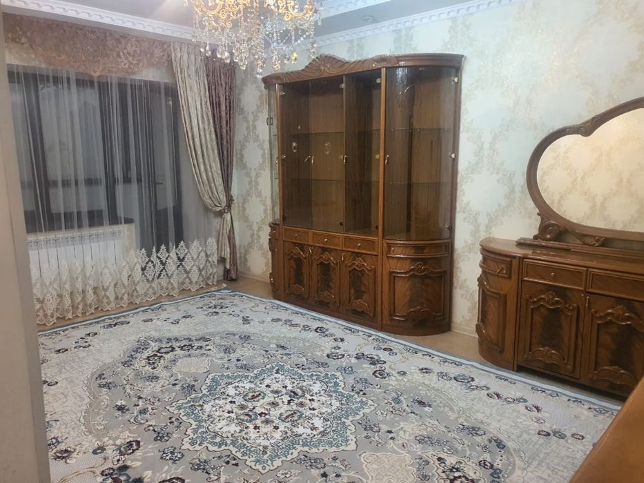 Продам комод с зеркалом и буфет для посуды