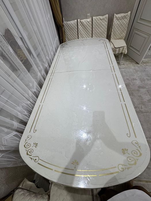 Стол для гостиной