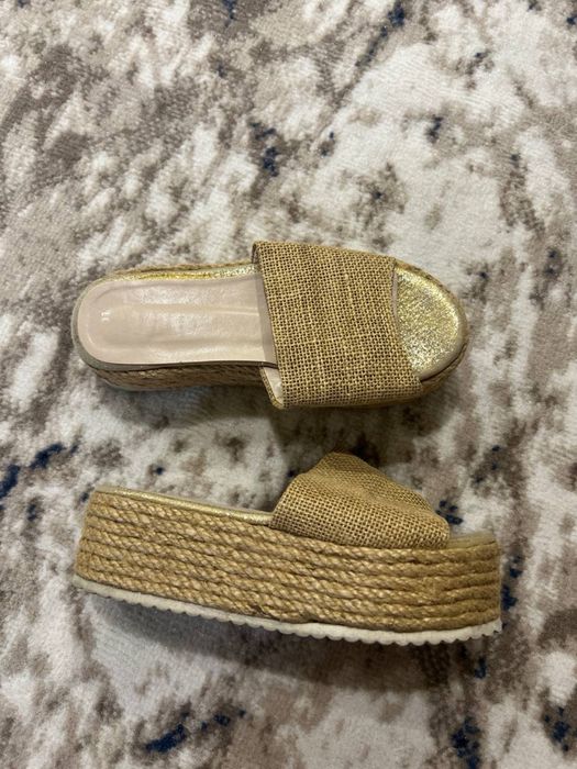 Продается утонченная женская обувь