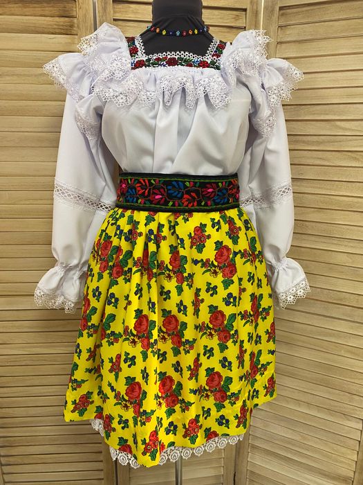 Custum popular/traditional pentru femei de Maramures complet, autentic