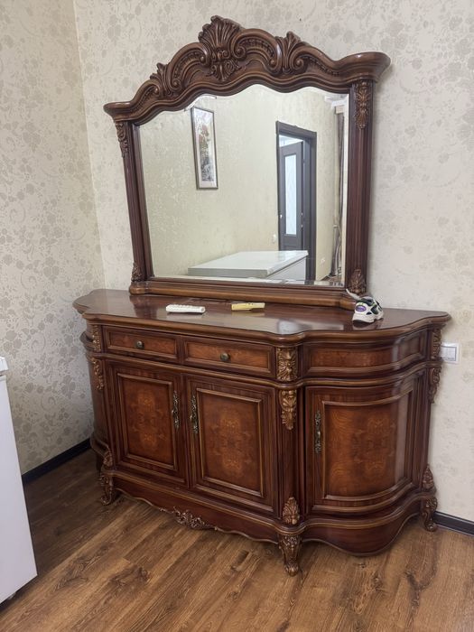 Сервант 40 мың.Есік4 шт 15 мың.Қол жуатын 10 мың