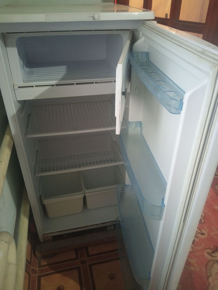 Холодильник сатылады жағдайы жақсы ремонт көрмеген.Жақсы  мұздатады.