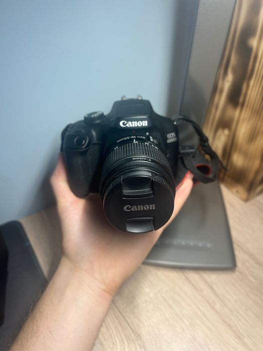 Canon EOS 4000 D + genatā