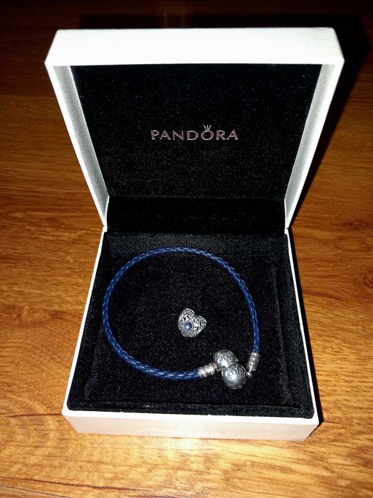 PANDORA кожена гривна и талисман