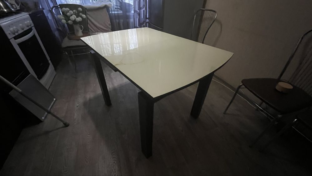 Продам кухонный стол