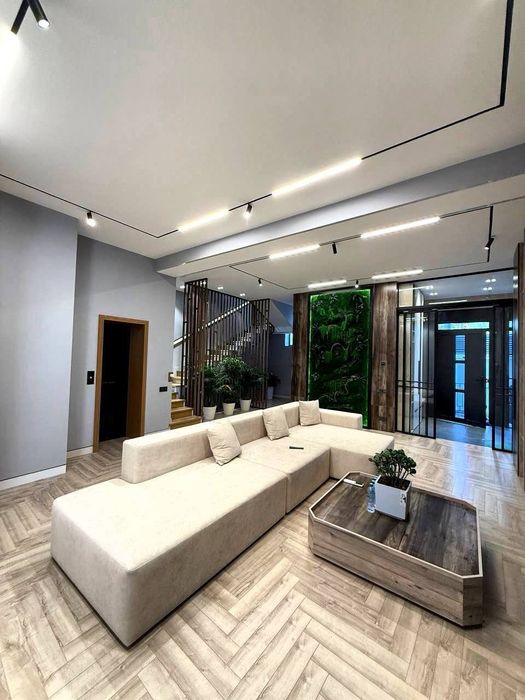 Продается дом 6 комнат, ор-р: Центр Луначарского, 2 сотки 230 м²