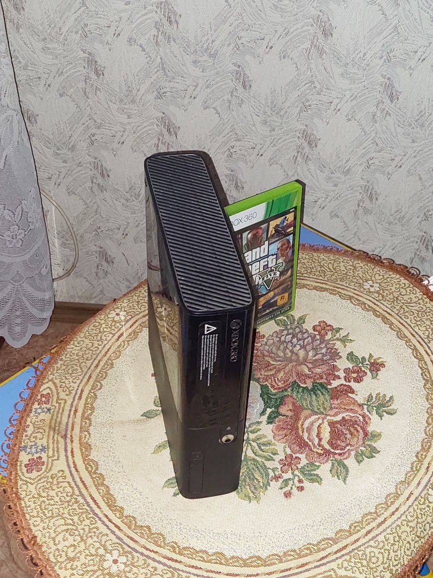 Продам Xbox 360 срочно