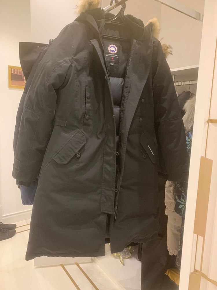 Продам зимнюю женскую куртку - Канада Гус