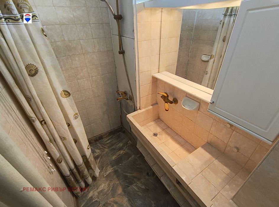 Продава се Тристаен апартамент в Русе, Здравец Север 2 - 79 кв.м за 1138 €/кв.м - Снимка #13