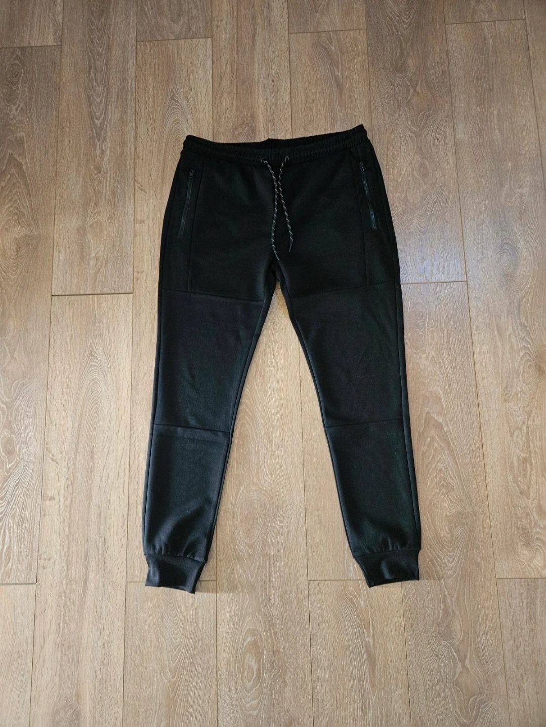 Pantaloni sport cu buzunare