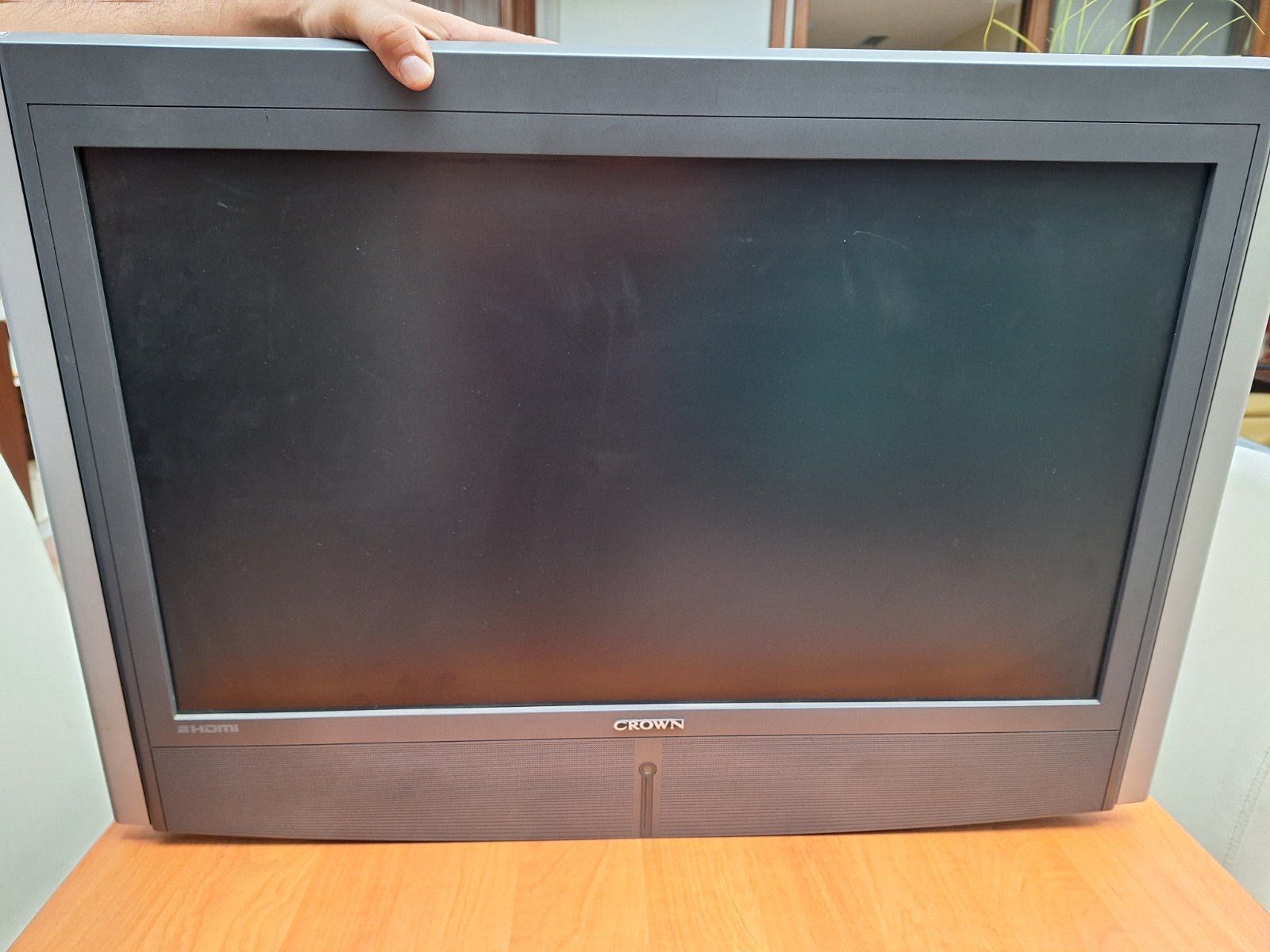 Телевизор Crown 40”