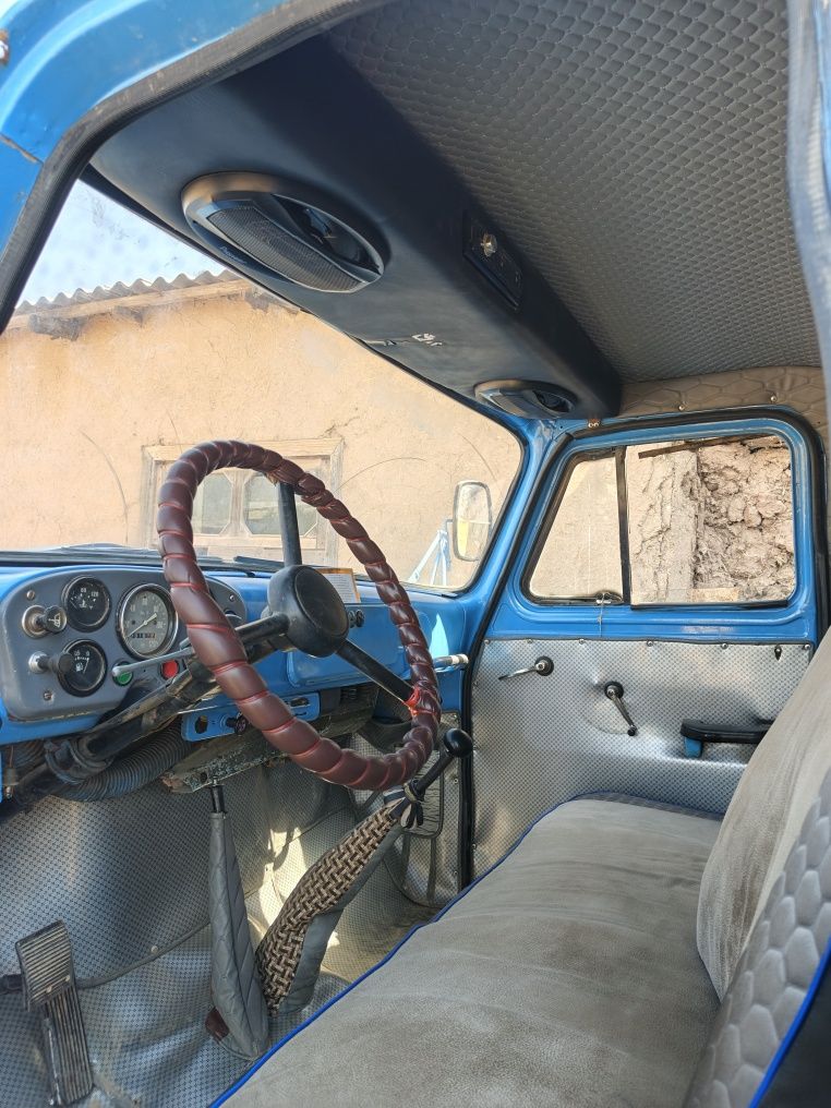 GAZ 53 xolati zoʻr yurib turgan mashina uzimizdi mashina