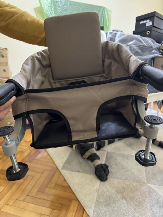 Scaun atasabil la masa pentru copii