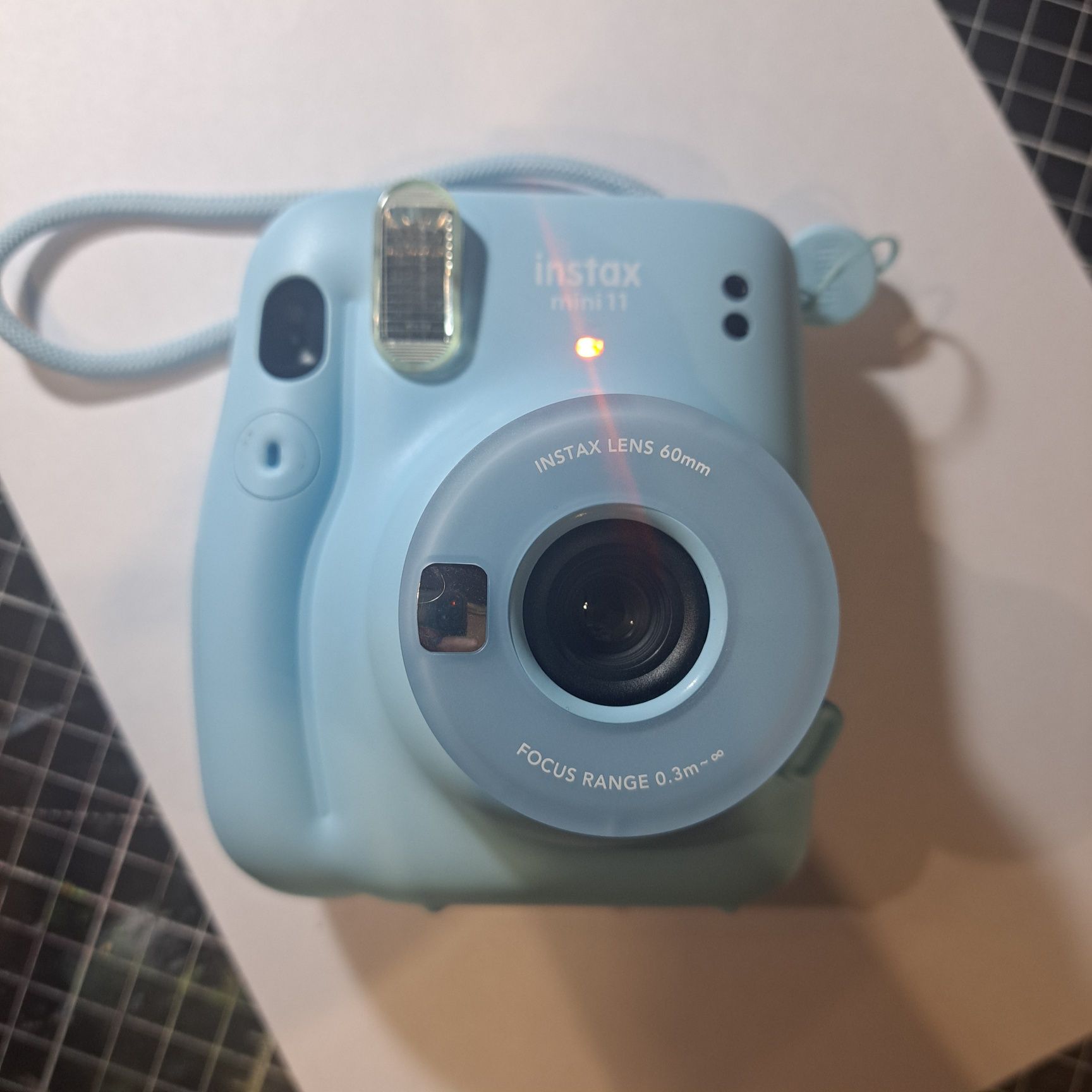 instax mini 11 в голубом цвете