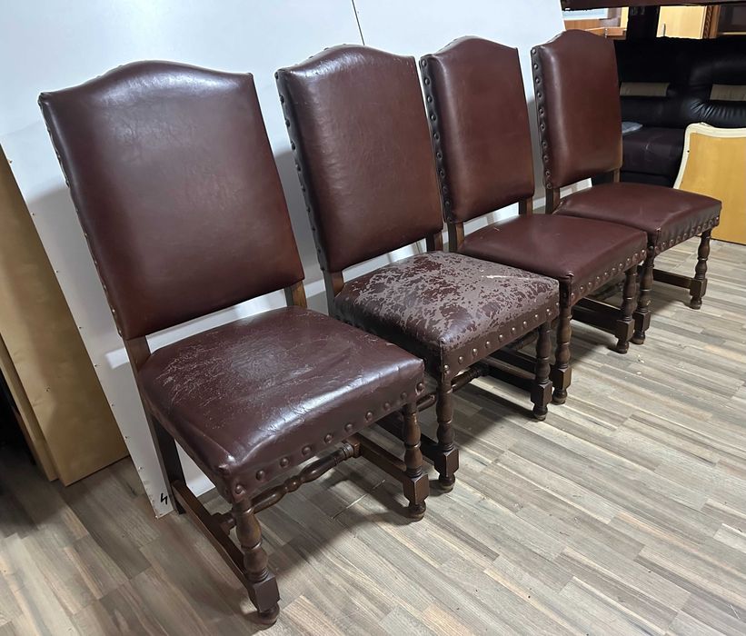 Set 3 Scaune cu cadru din lemn masiv si spatar inalt; Scaun tapitat