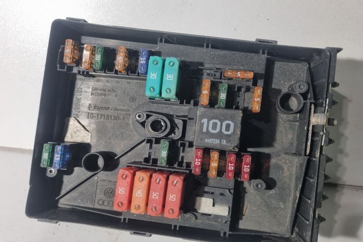 Panou sigurante motor 1K0937125A Volkswagen VW Golf a 5-a generatie