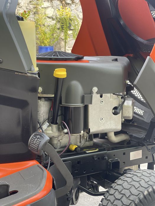 Tractoras de tuns iarba Husqvarna tc