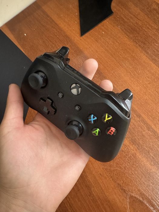 x box one x 1tb продам