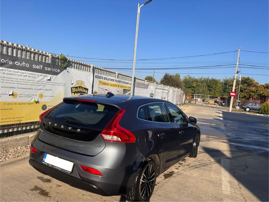 Volvo V40 / 1.6 diesel / 2014