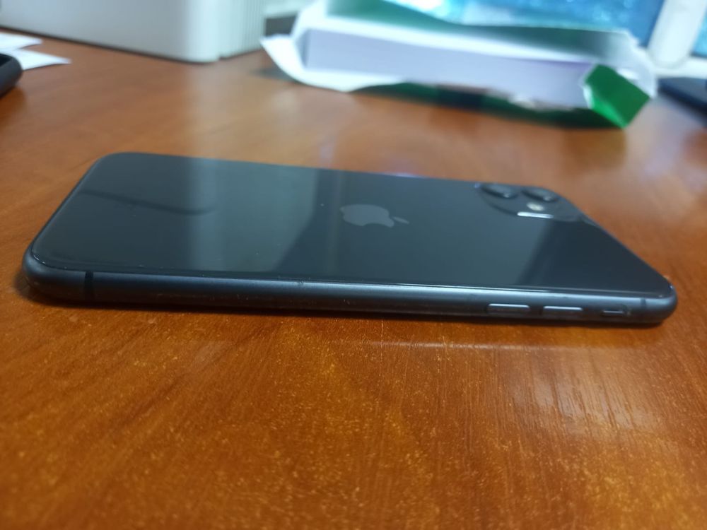Продам Iphone 11