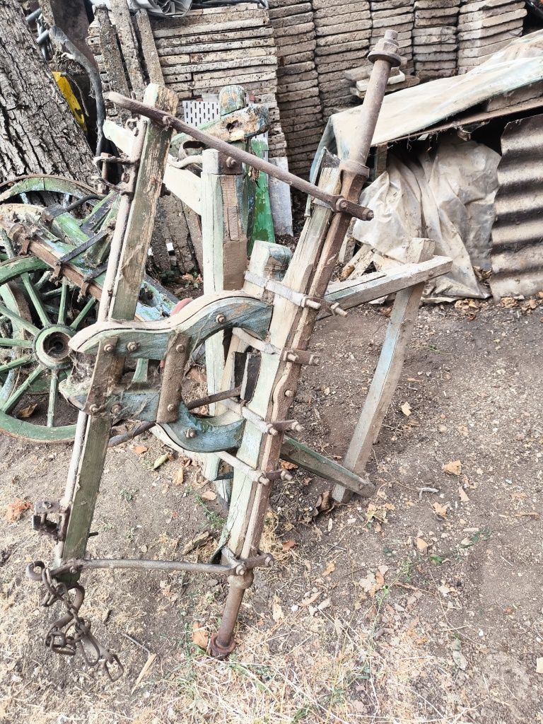 Разглобена и добре запазена каруца (без колела вече)