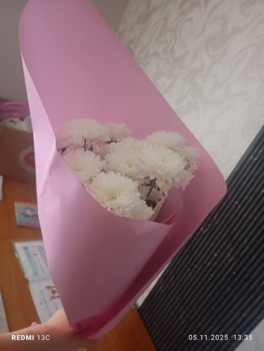 Продаю букет,свежий вчера подарили.За,низкую цену.