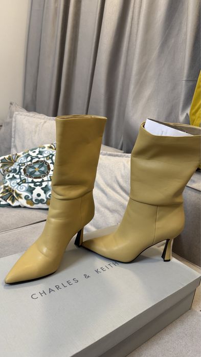 Сапоги Charles & Keith 39р