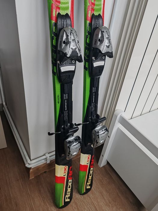 Vând schiuri 200lei