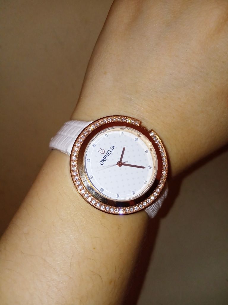 Часовник Orphelia - с бяла каишка и розово-златист циферблат