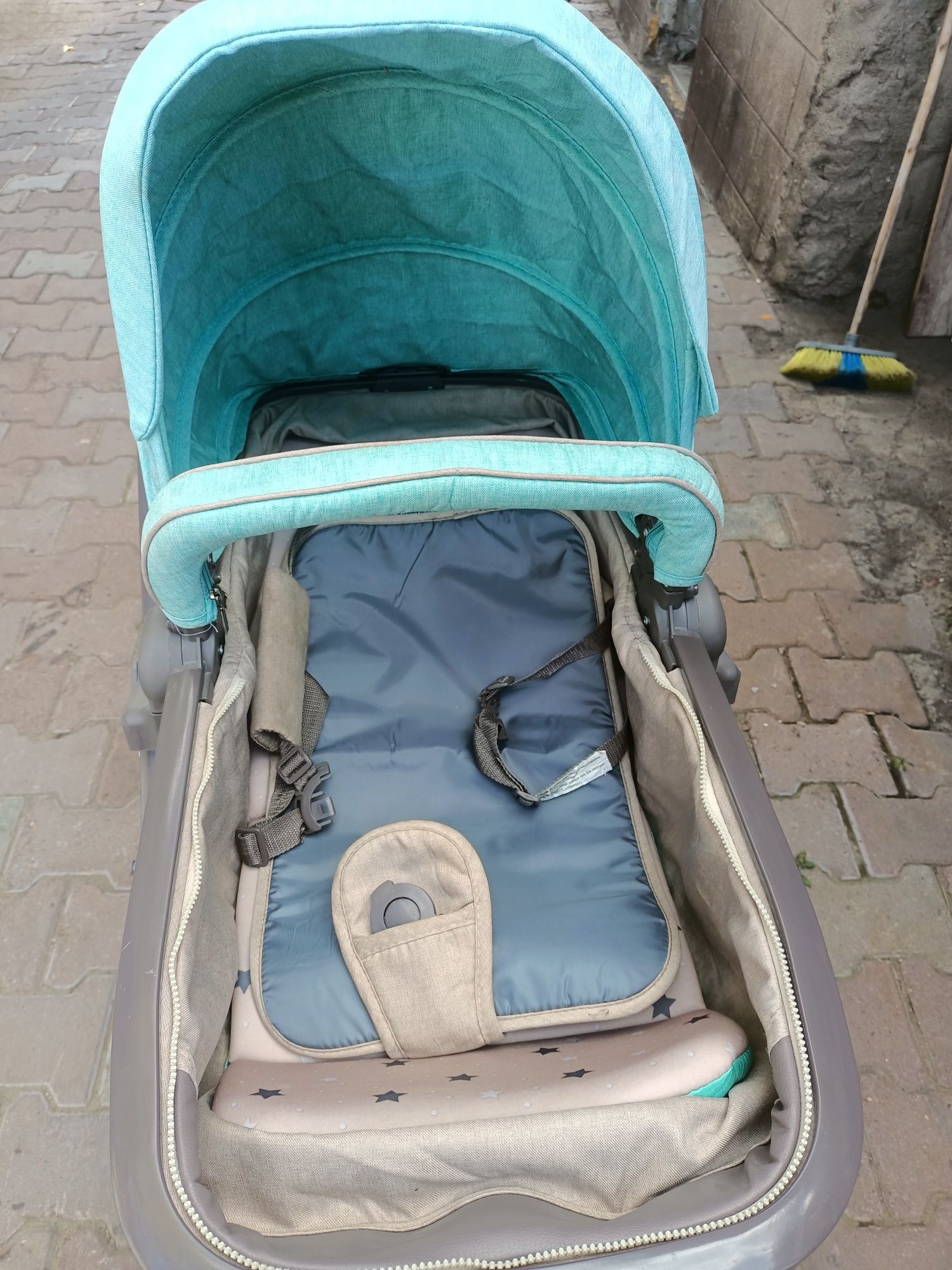 Продам детскую зимнюю коляску фирма Lorelly