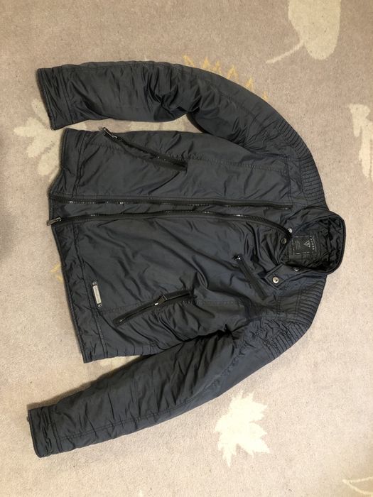 Geaca Guess originala marime S-M