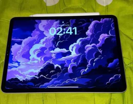 IPAD PRO 11 2ND GENERATION(2020)+magic keyboard+apple pen+2 huse