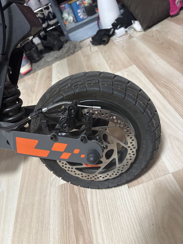 Trotineta kukirin g2 2025 noua ( 200 km range )