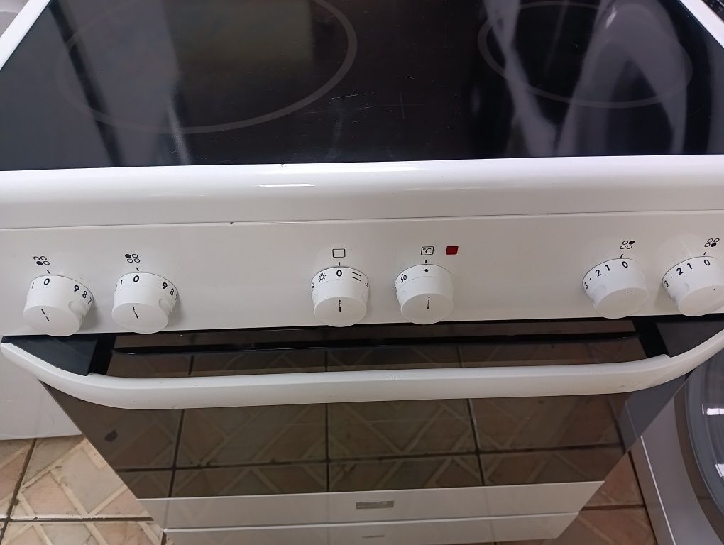 Свободно стояща печка с керамичен плот Voss Electrolux 2 год.Гаранция!