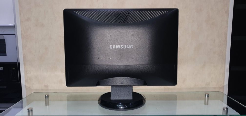 Монитор Samsung Sync Master 226ВW26