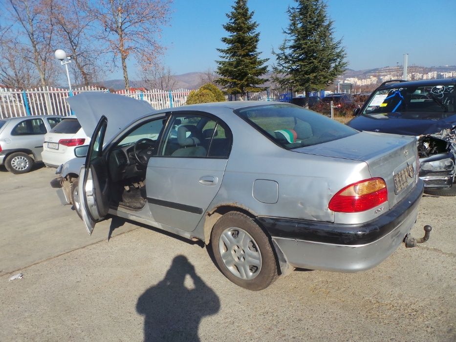 Toyota Avensis 2.0 TDI 2001г