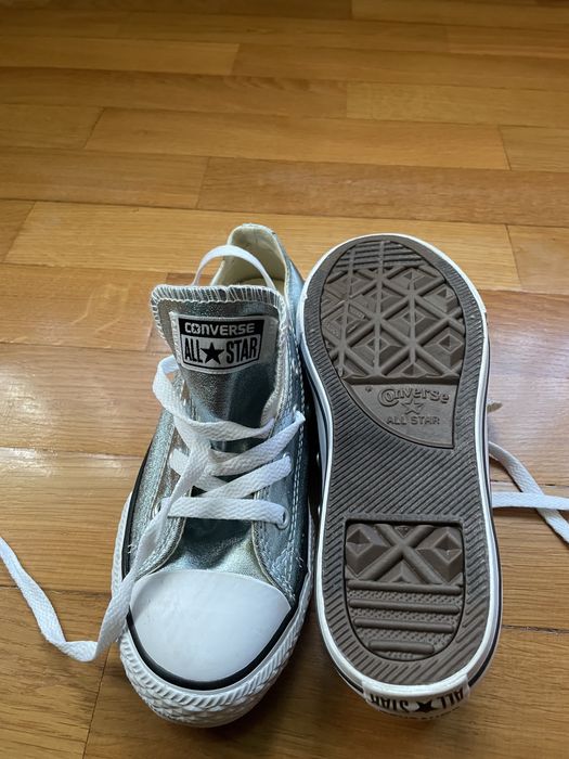 Vând pantofi Converse - marime 33,5