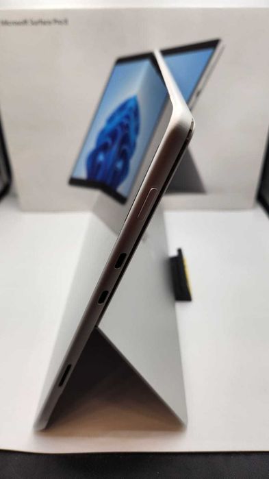 Hope Amanet P11- MICROSOFT SURFACE PRO 8/intel I7/256GB SSD/16 GB RAM