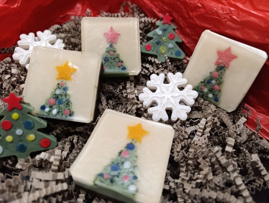 Натурални ръчно изработени сапуни с козе мляко