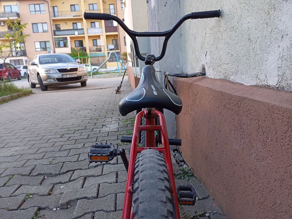 Vand BmxOne pentru trickuri si sarituri sau schimb