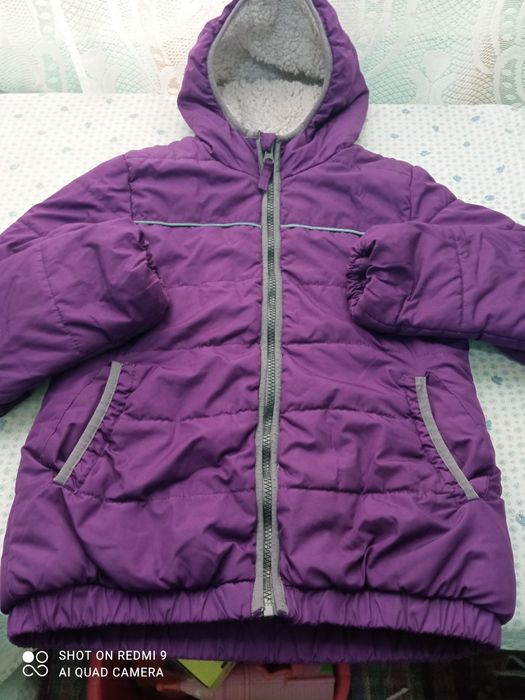 GEACĂ fete, groasa,vârstă 8-9 ani.Impecabila.