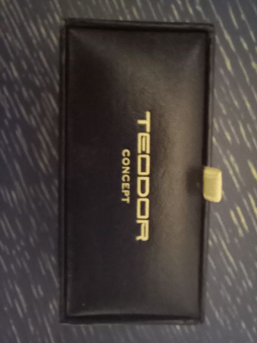 Официален костюм