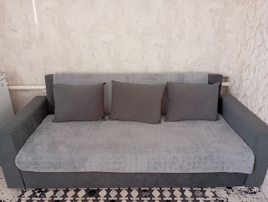 Продам диваны, два детских и один взрослый , раскладной .